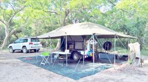 Top of the range 4X4 SAFARI KAMPEER SLEEPWA kompleet met tent